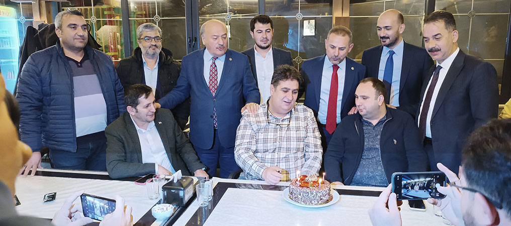 Gazetecilere Doğum Günü Sürprizi