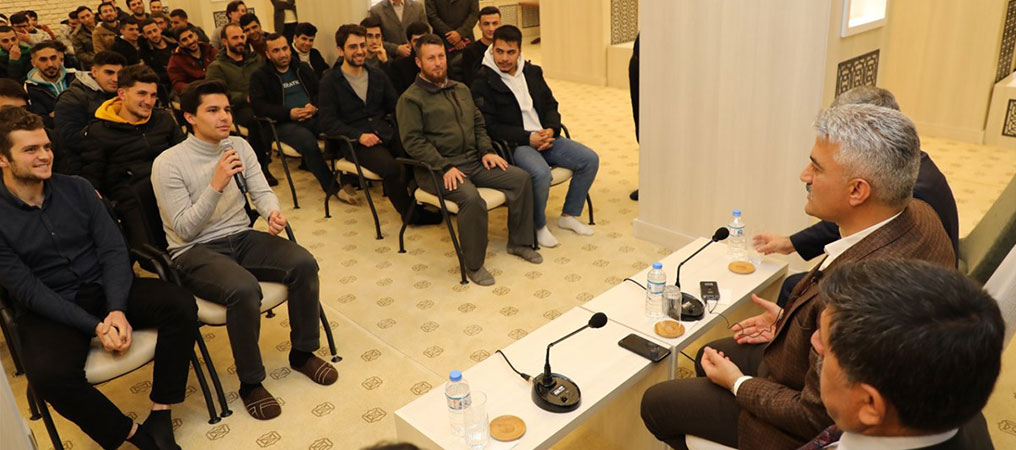  “Gençlik Zamanı” Sohbetlerinin Konuğu Vali Makas Oldu
