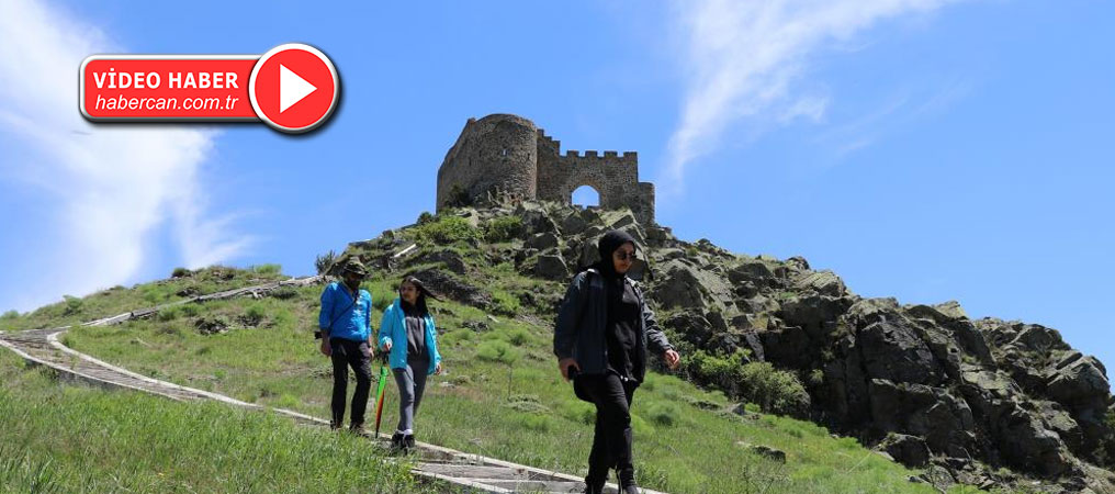 Gümüşhane'deki Kov Kalesi heybeti ile tarihe meydan okuyor