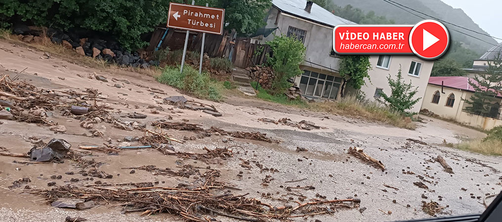 Gümüşhane'yi Sağanak Yağış Vurdu, Erzincan-Gümüşhane Karayolu Kapandı