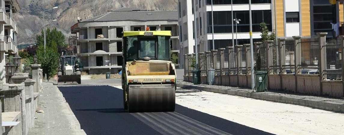 Yeni İmara Açılan Yollarda Asfalt Serim Çalışmaları Devam Ediyor