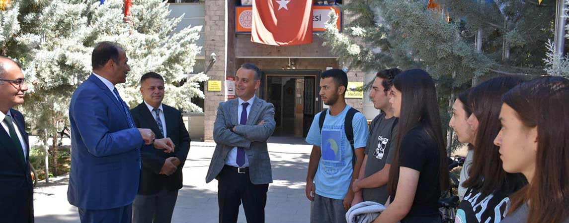 MEB Bilgi İşlem Genel Müdürü Özgür Türk Erzincan’da Okulları Ziyaret Etti