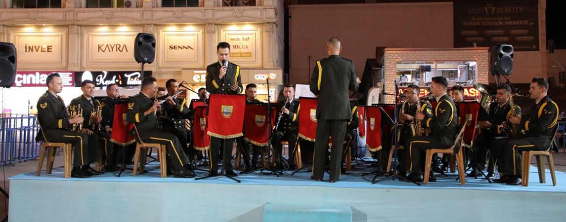 Cumhuriyet Meydanı’nda Bando Konseri Verildi
