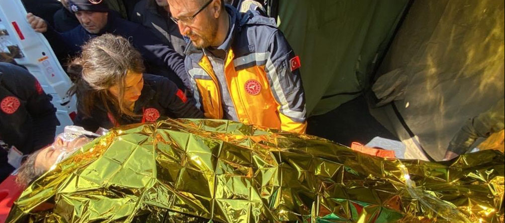  Hatay'da depremin 296. saatinde inanılmaz kurtuluş