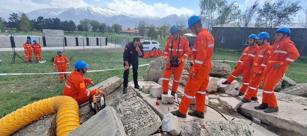 Hedef 100 Bin Kişiye Depremde Arama ve Kurtarma Eğitimi