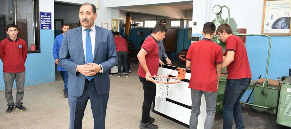Hem Kendi Harçlıklarını Kazanıp Hem de Mesleki Anlamda Tecrübe Kazanıyorlar
