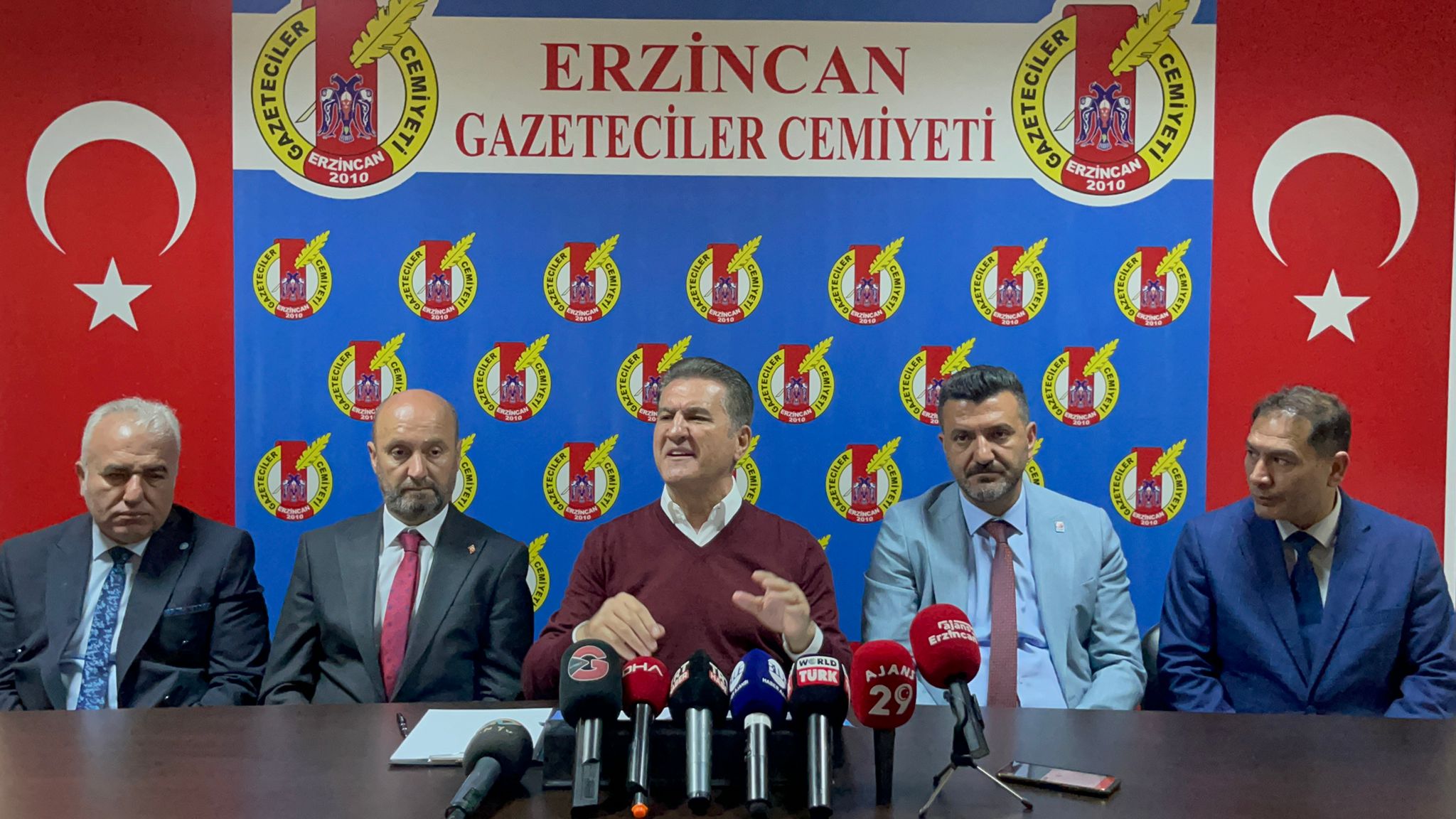 Sarıgül,  Gazeteciler İle Bir Araya Geldi 