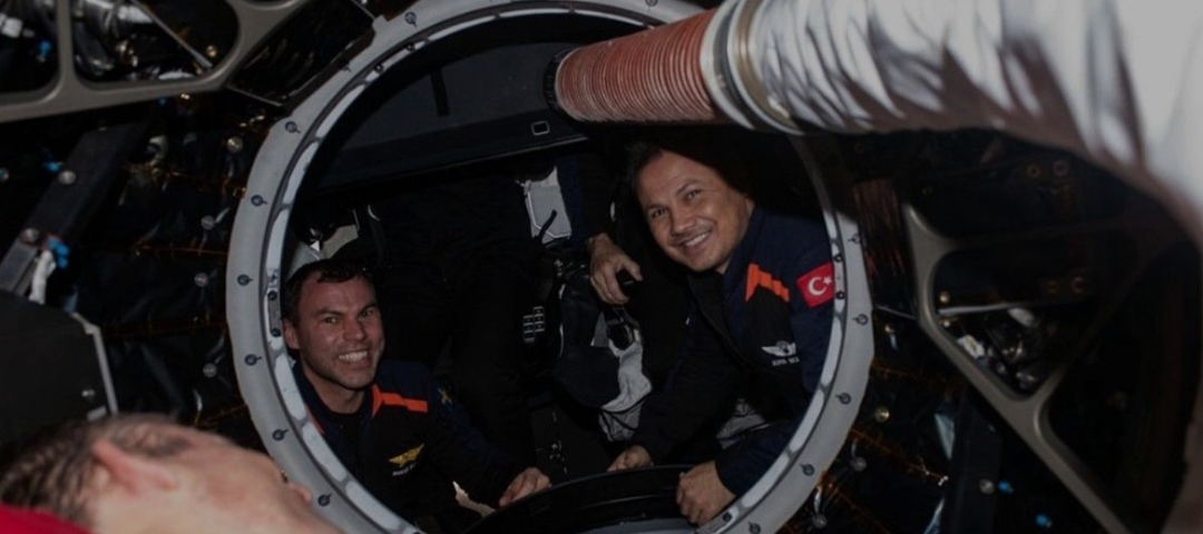 Türkiye’nin ilk astronotu Gezeravcı kenetlenme sonrası çekilen fotoğraf paylaştı