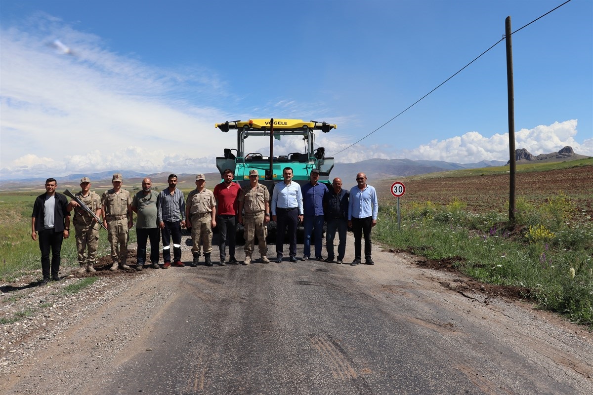 Kaymakam Çelik Asfalt Çalışmalarını Yerinde İnceledi