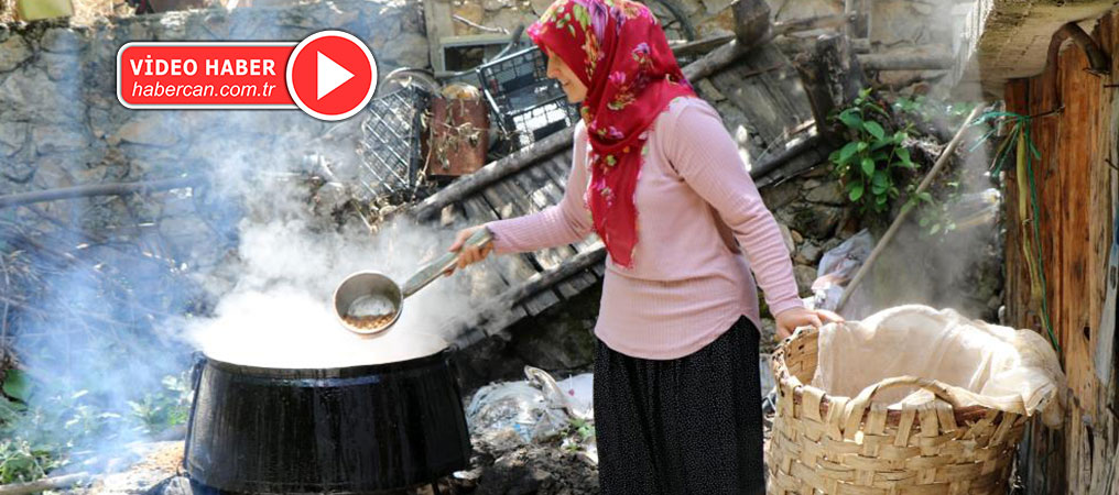 Kemaliye'de Kazanlar Pekmez Yapımı İçin Kaynıyor 