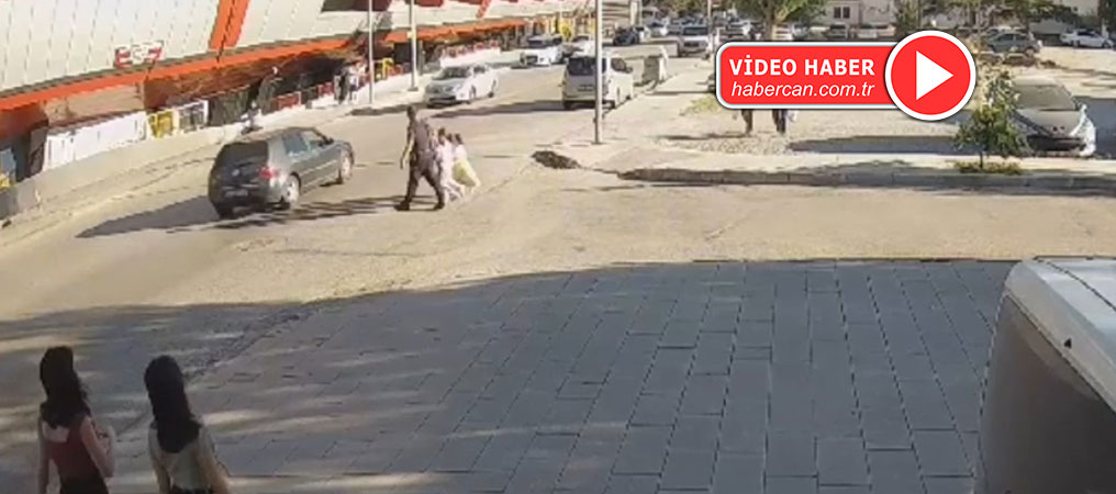 Küçük Çocuklar Yolu Geçemedi, İmdada Polis Abileri Yetişti