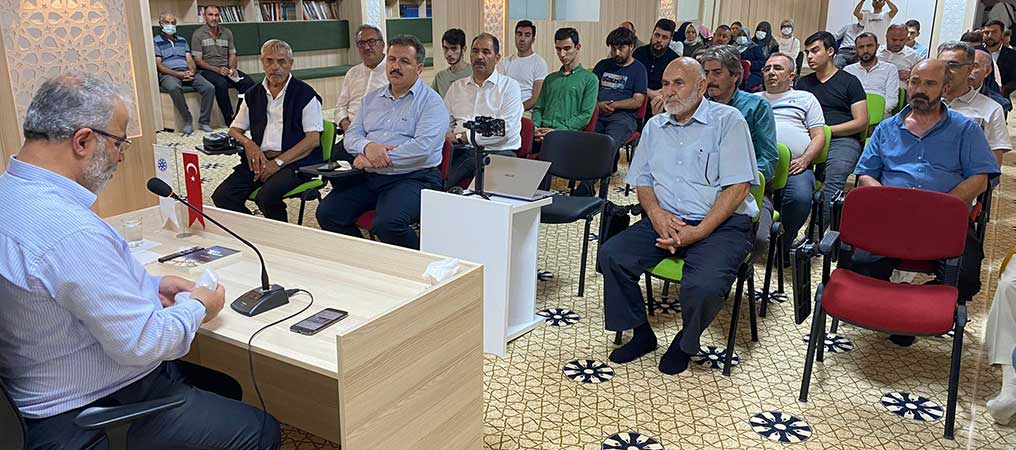 Kur’an-ı Okumalı Anlamalı Ve Hayata Tatbik Etmeliyiz