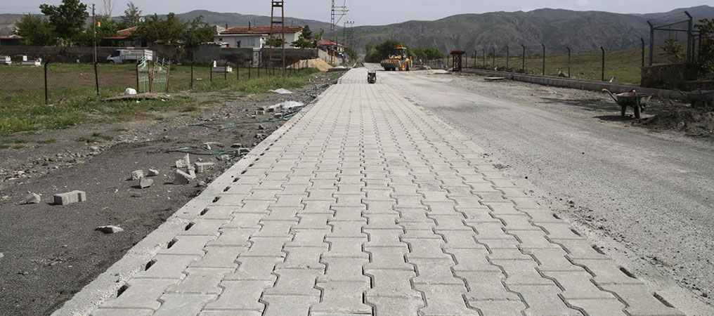 Kurutilek Mahallesinde Tretuvar Çalışması Yapılıyor