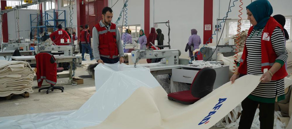 Kızılay’ın AFAD için çadır üretimi sürüyor