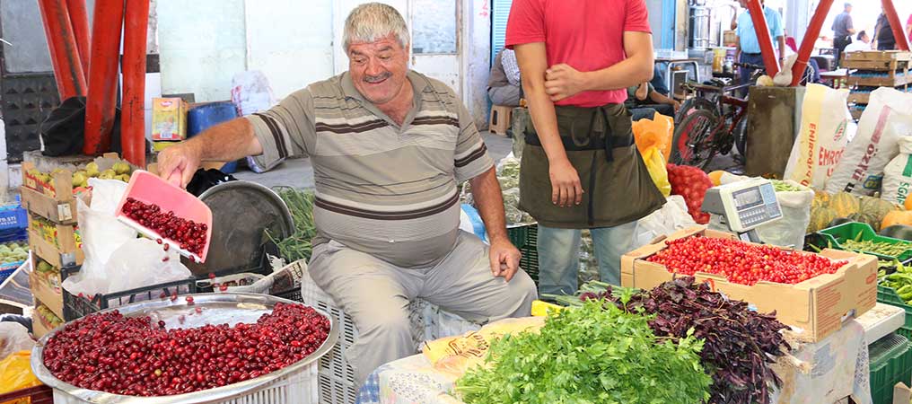 Kızılcık Pazar Tezgâhlarında
