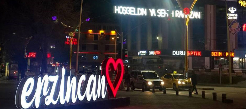 Mahyalar Erzincan Caddelerini Süslüyor