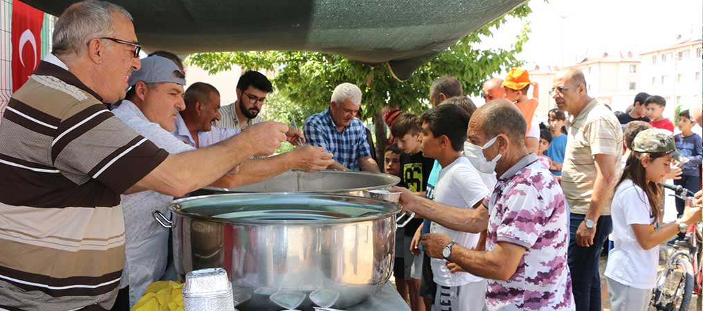 Mimar Sinan Mahalle Muhtarlığından 3 Bin Kişilik Aşure İkramı