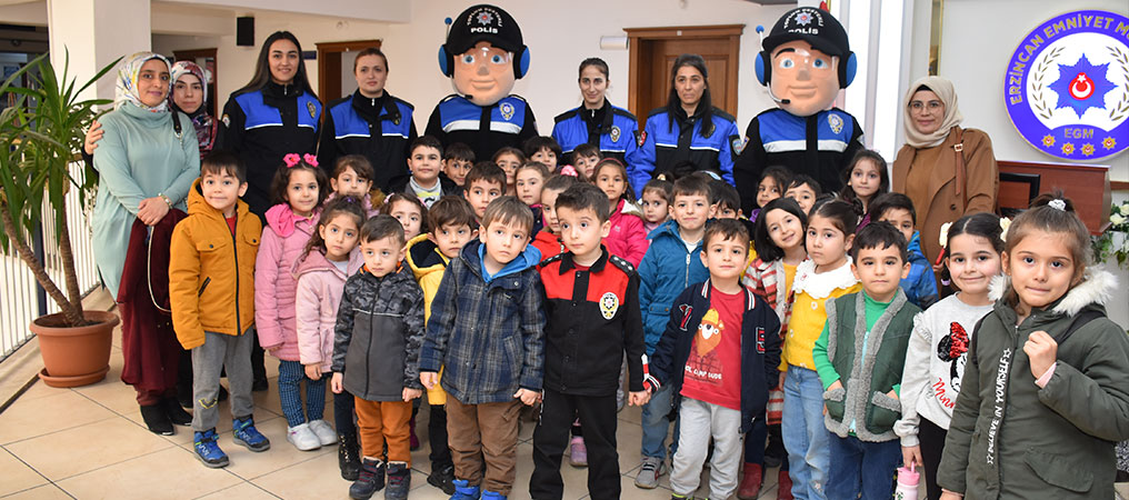 Minik Öğrencilerden Polis Haftası Ziyareti