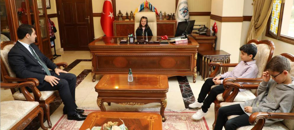 Minik Vali Verdiği Vaatlerle Dikkat Çekti 
