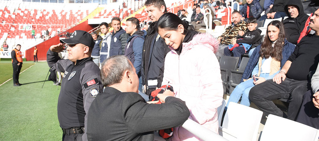 Müdür Kurt, 13 Şubat Şehir Stadyumu'nda Tedbirleri Yerinde İnceledi