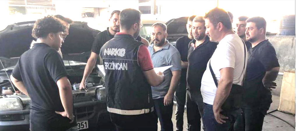 Narkotik Polisleri Vatandaşı Bilgilendiriyor