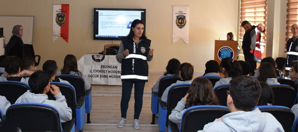 Okullarda Öğrenciler Suça Karşı Bilgilendiriliyor