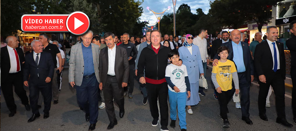 Ordu Caddesi'nde Trafik Kısıtlaması Başladı: İlk Günde Festival Atmosferi Oluştu