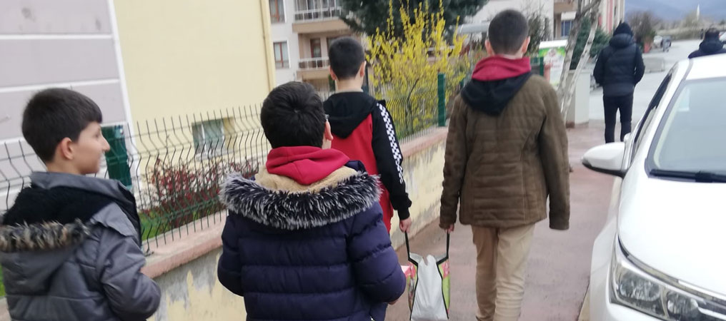 Ortaokul Öğrencilerinden  Ramazan Yardımı 