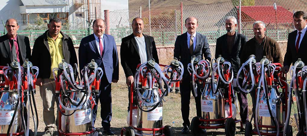 Otlukbeli’de 55 Adet Süt Sağım Makinesi Düzenlenen Törenle Çiftçilere Dağıtıldı