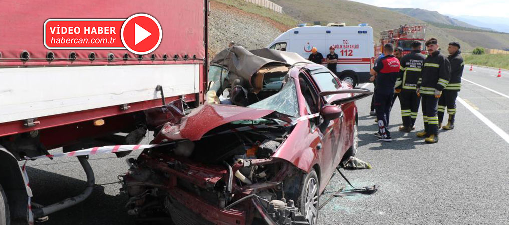 Otomobil Tırın Altına Girdi: 2 Ölü, 3 Yaralı