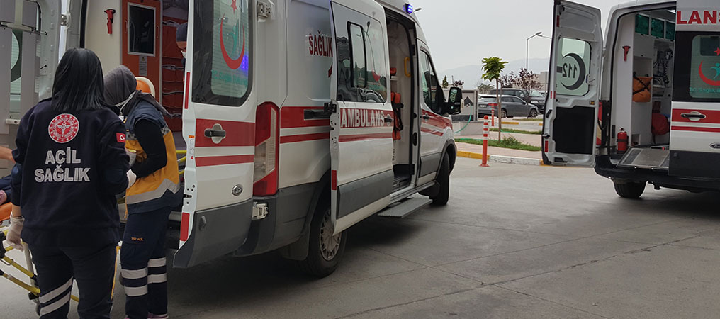 Otomobilin Çarptığı Anne ve Kızı Yaralandı   