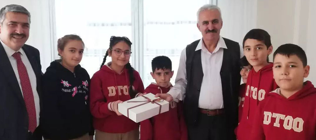 Öğrencilerden Emekli Öğretmenlerine Ziyaret