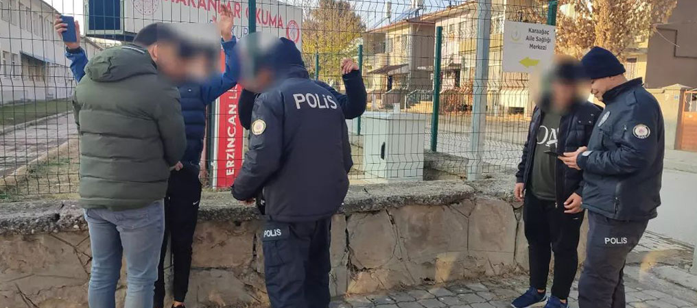 Polis Ekipleri Okula Çevresinde Denetimleri Sürdürüyor