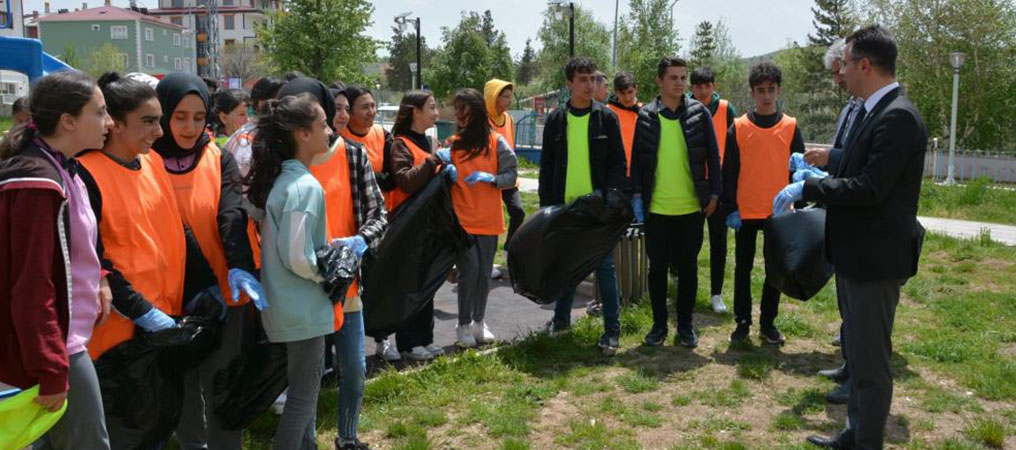 Refahiye’de Liseli Öğrencilerden Çevre Duyarlılığı