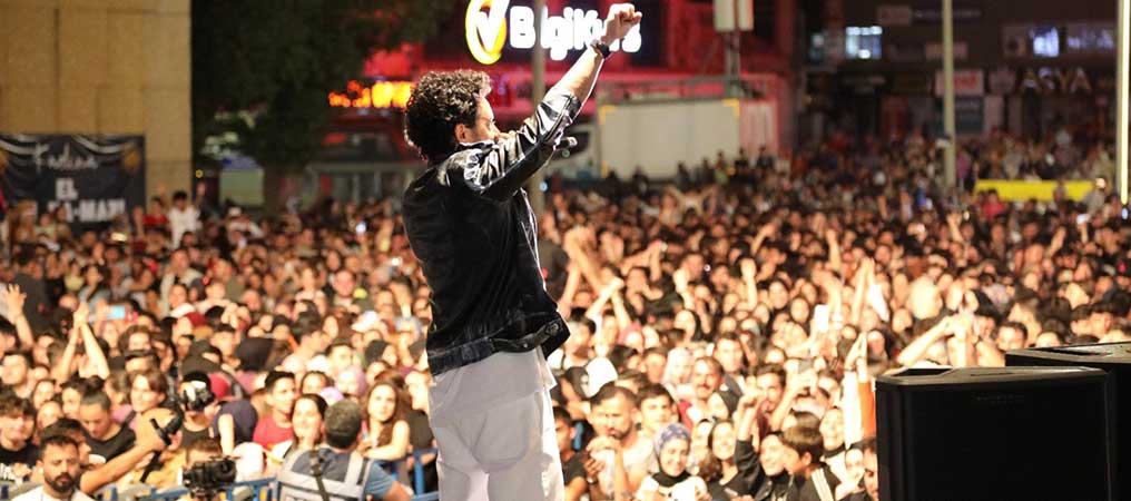 Sanatçı Buray, Cumhuriyet Meydanı’nda Erzincanlıları Coşturdu