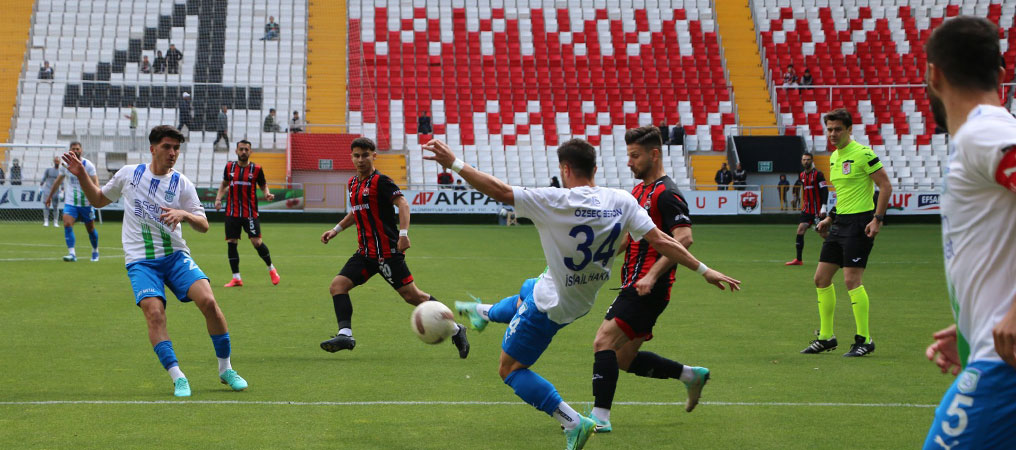 TFF 2. Lig Kırmızı Grup'ta Son Viraja Girildi: 24 Erzincanspor Beraberliğe Razı Oldu