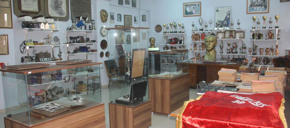 Tarihi Erzincan Lisesi’nde Bulunan Müze Tarihe Işık Tutuyor   