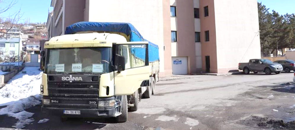 Tercan’da Deprem Bölgesine Yardımlar Devam Ediyor