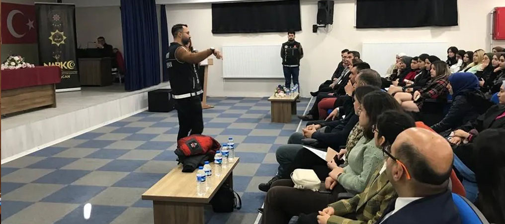 Tercan’da Narkogençlik Eğitimi  Verildi