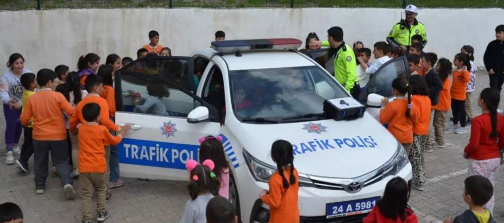 Tercan’da Öğrencilere Güvenli Trafik Eğitimi Verildi