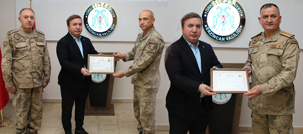 Teröristleri Etkisiz Hale Getiren Jandarma Komutanlarına 'Başarı Belgesi' Verildi