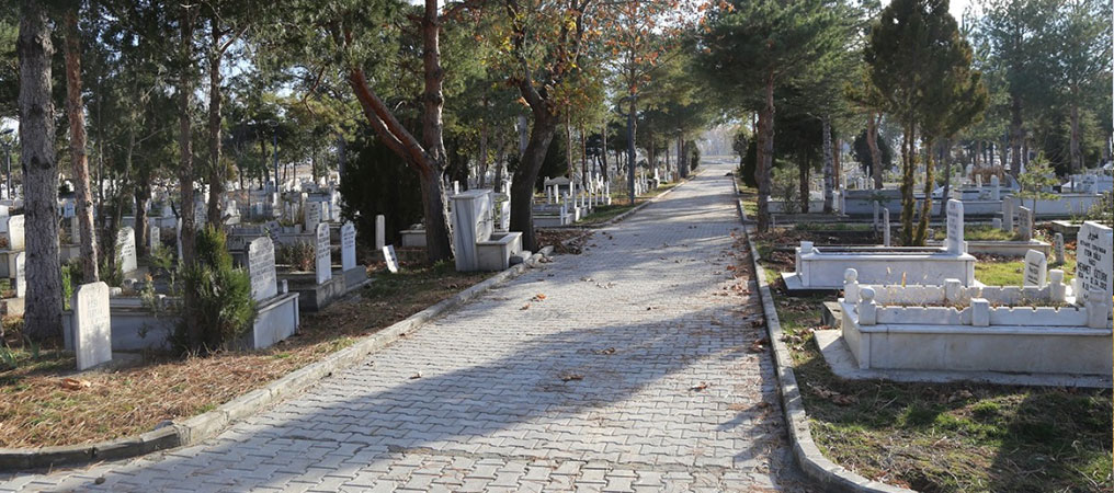 Terzibaba Mezarlığında Altyapı ve Üstyapı Çalışmaları Yapılıyor