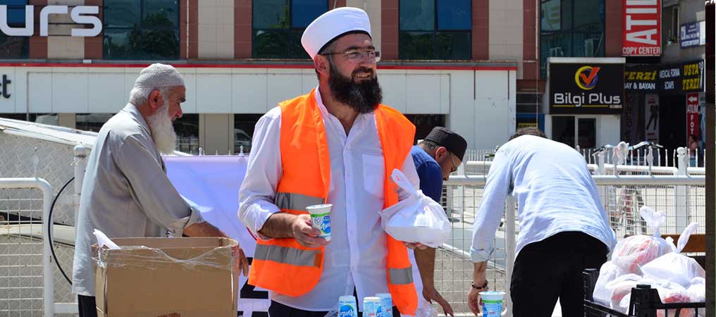 Terzibaba Vakfından Vatandaşa Yemek İkramı