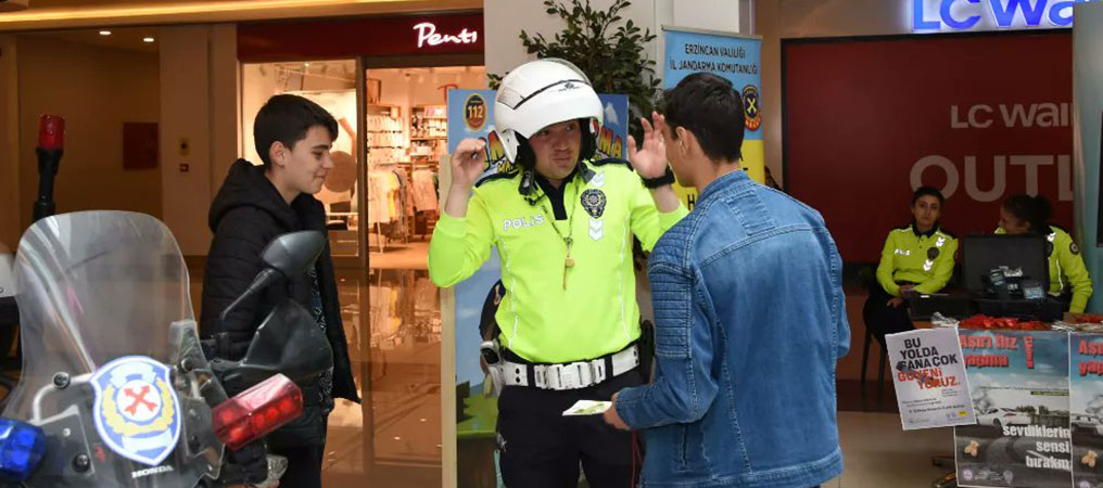 Trafik Tescil ve Denetleme Şube Müdürlüğü Tarafından Trafik Bilgilendirme Standı Kuruldu