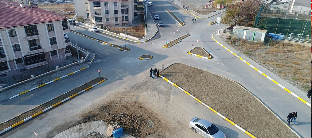Trafikte Güvenliği Sağlamak İçin Kavşak Yapım Çalışmaları Devam Ediyor