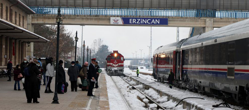 Tren Geçiyor Erzincan Bakıyor!