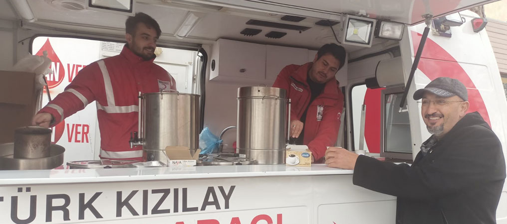 Türk Kızılay’ı Erzincan Şubesinden Çay İkramı