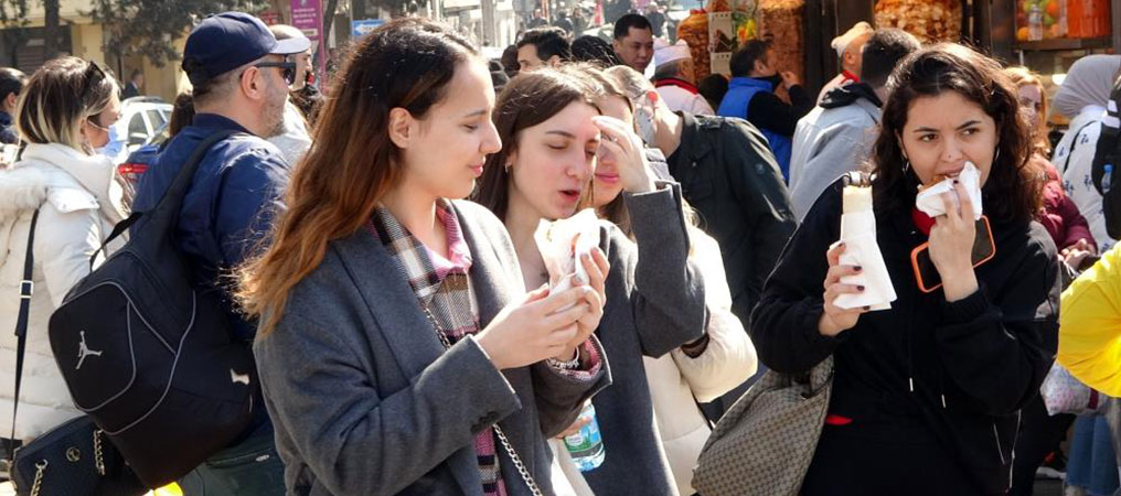 Türkiye Nüfusunun Yüzde 49,9'unu Kadınlar Oluşturuyor