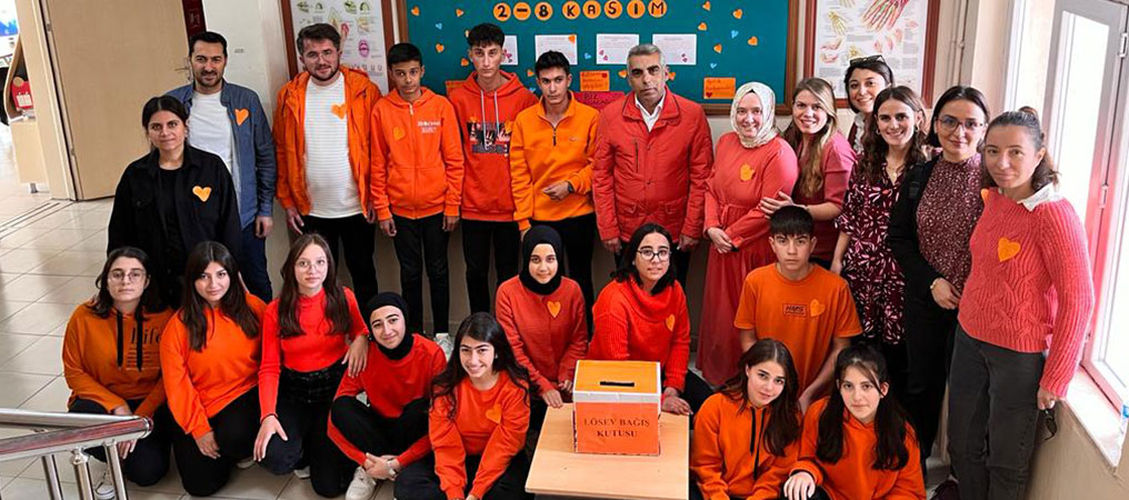 Turuncu Kıyafetler Giyerek “Farkındalığın Farkındayız” Dediler