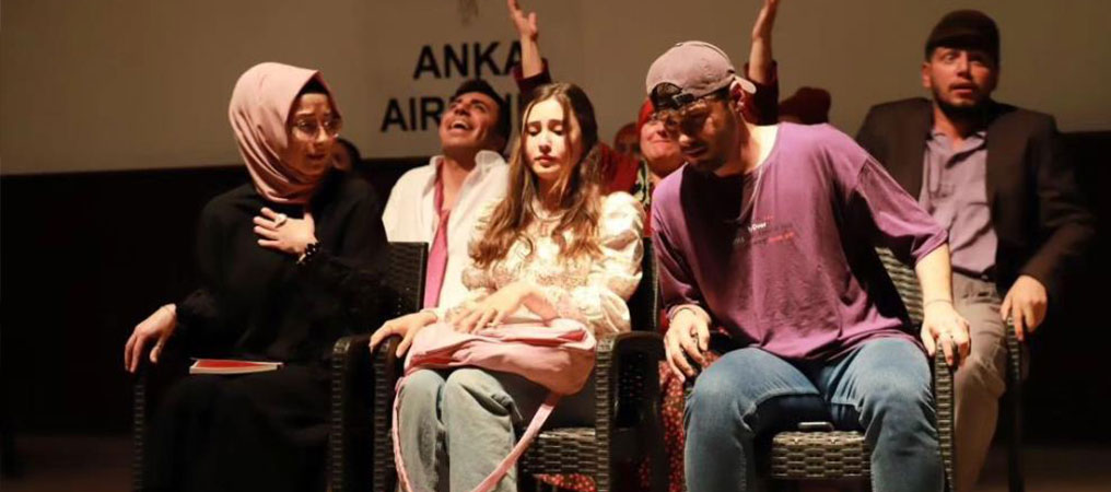 “Uçuşa Hazırız” Adlı Tiyatro Oyunu Sahnelendi